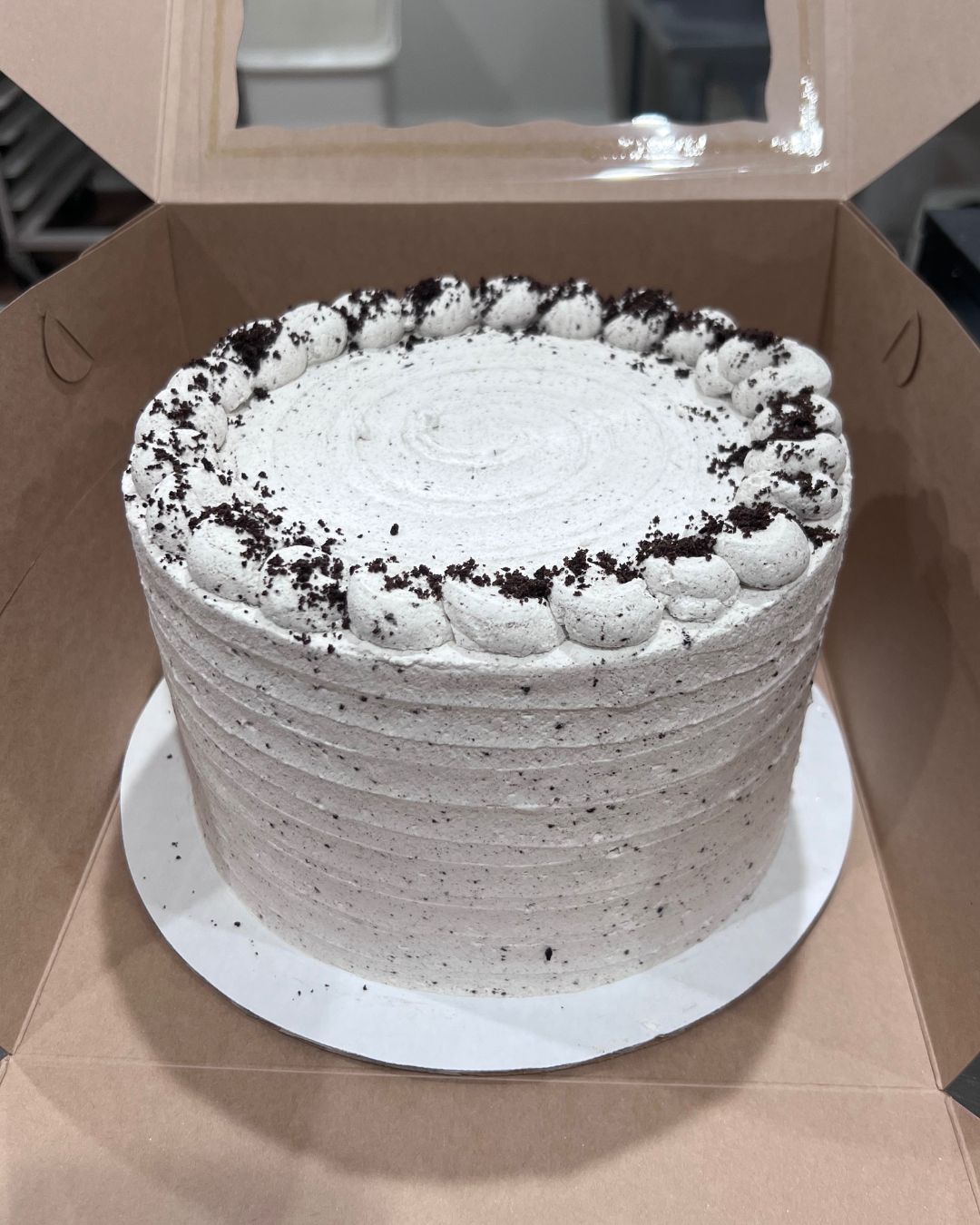 Extra 8" Cookies & Cream Cake