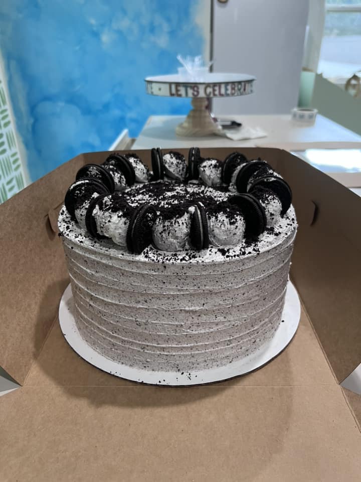 Cheesecake Cake | 2 Cake Layers + 1 Cheesecake Layer | Multiple Flavors