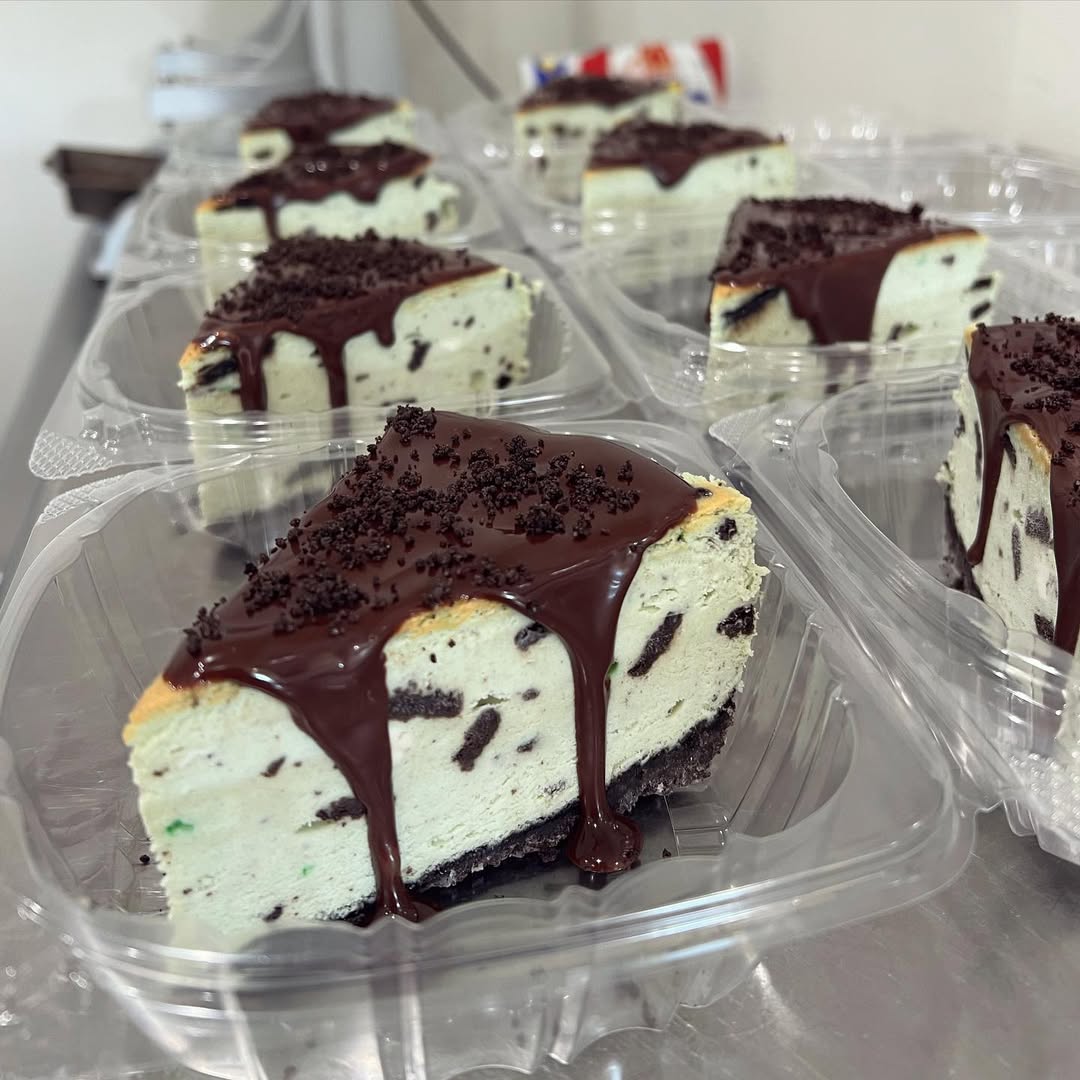 Mint Cookies & Cream Cheesecake